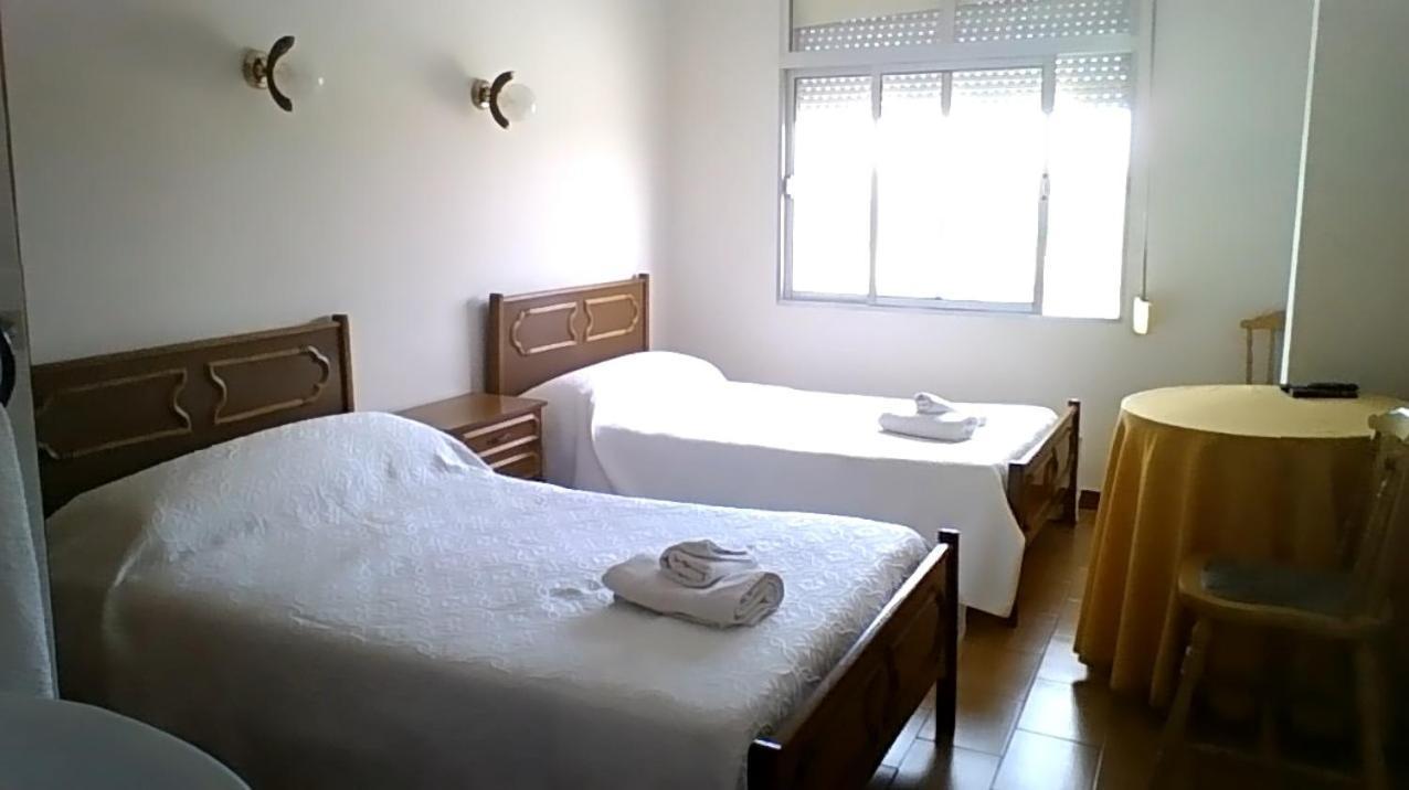 Hostal Restaurante Galicia Villardefrades Bagian luar foto