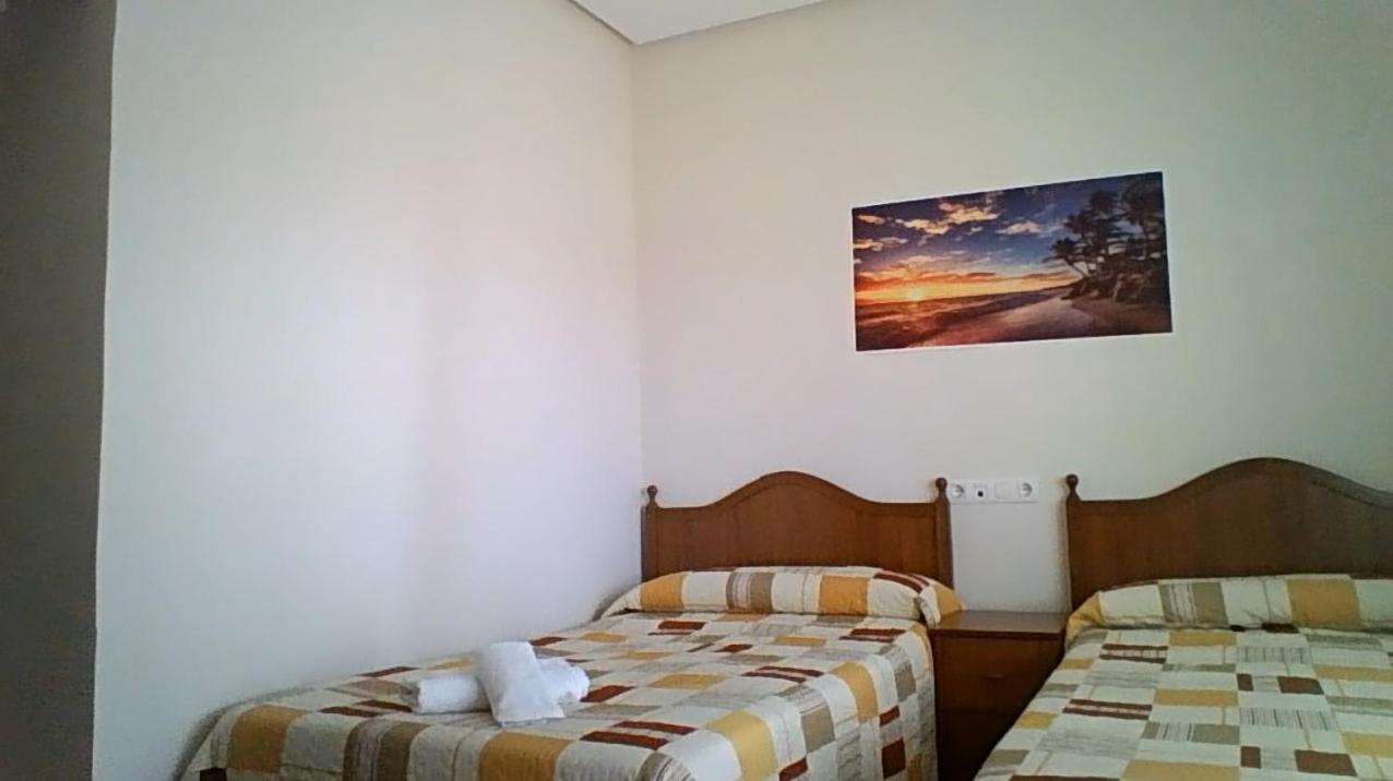 Hostal Restaurante Galicia Villardefrades Bagian luar foto